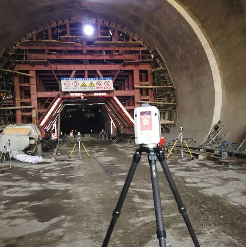 RTC360掃描儀正在采集點云 RTC360掃描儀正在采集點云